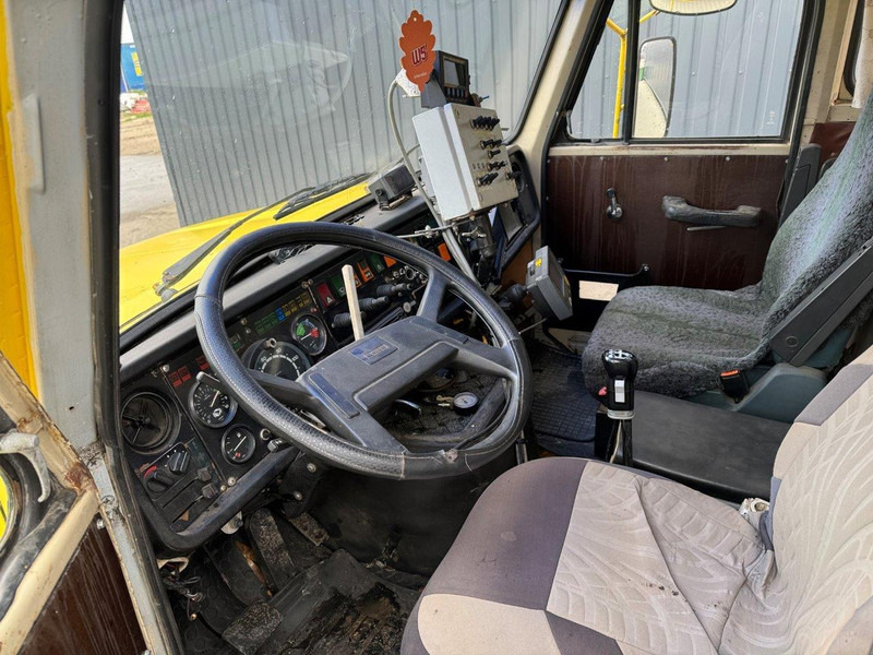 Foto del interior 2: Cabeza tractora Volvo N12, N1225