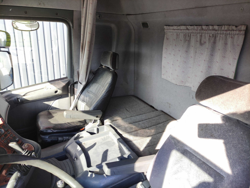 Camión portavehículos Scania 124 car transporter: foto 8