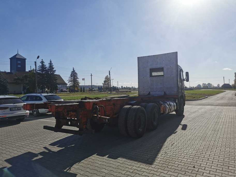 Volvo FH12 420 chassis truck - Camión chasis: foto 4 Volvo FH12 420 chassis truck - Camión chasis: foto 4