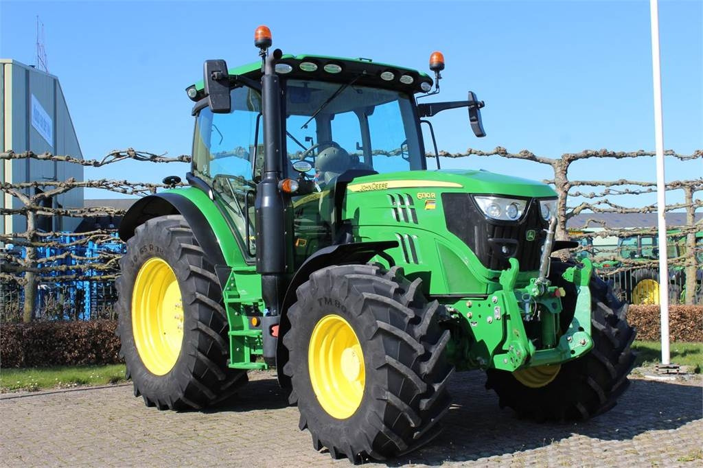 John Deere 6130R - Tractor: foto 2 John Deere 6130R - Tractor: foto 2