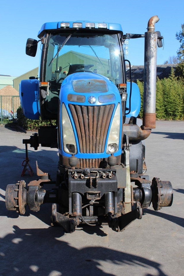New Holland T8020 - Tractor: foto 4 New Holland T8020 - Tractor: foto 4