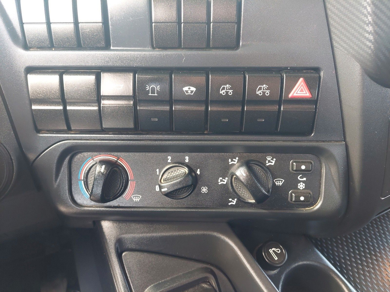 Leasing de  Iveco AD 260T46 BB Meiller Bordmatik 6x4 Iveco AD 260T46 BB Meiller Bordmatik 6x4: foto 46