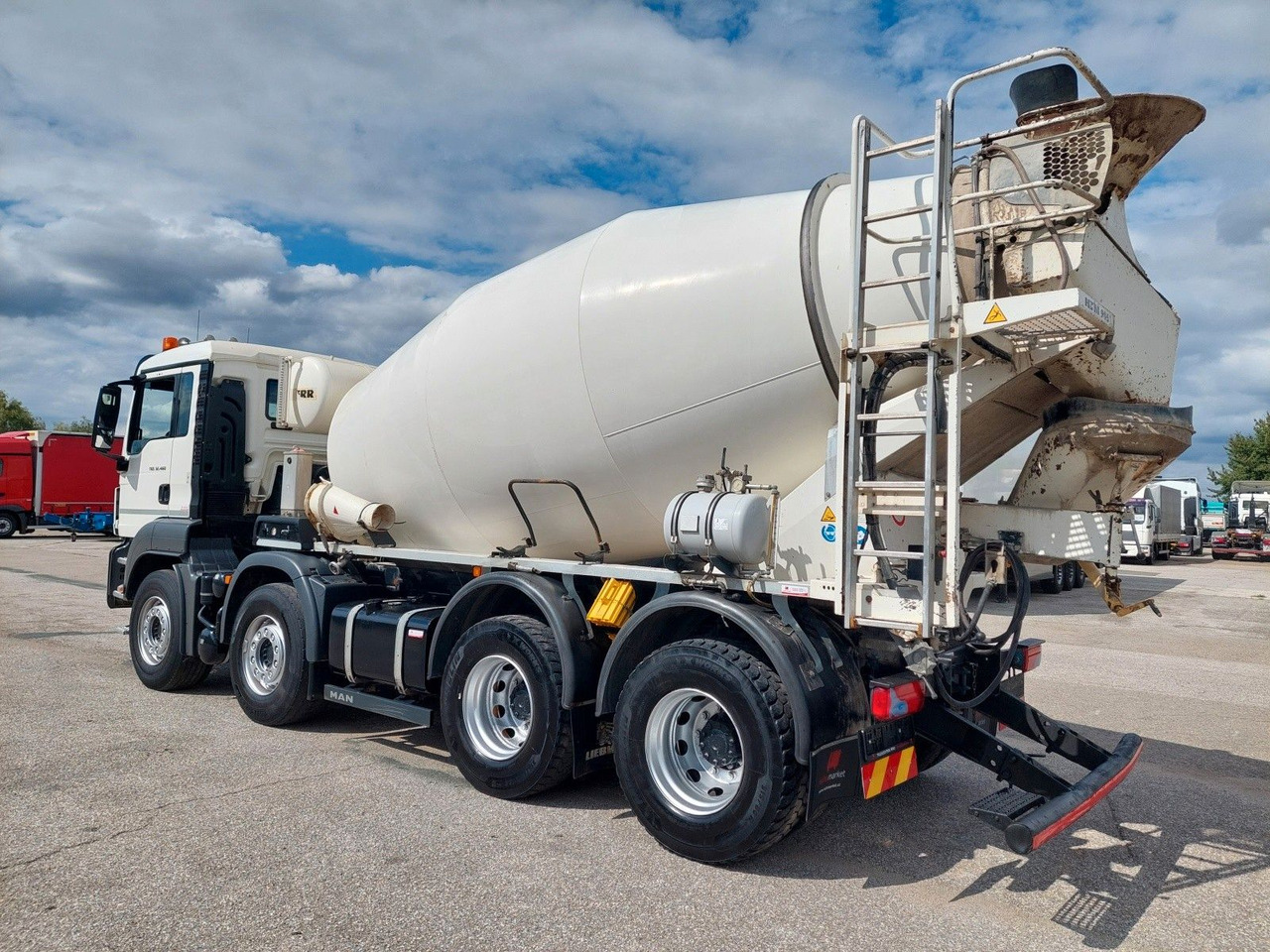 MAN TGS 32.460 8X4 BB Liebherr 9 m³ - Camión hormigonera: foto 3 MAN TGS 32.460 8X4 BB Liebherr 9 m³ - Camión hormigonera: foto 3