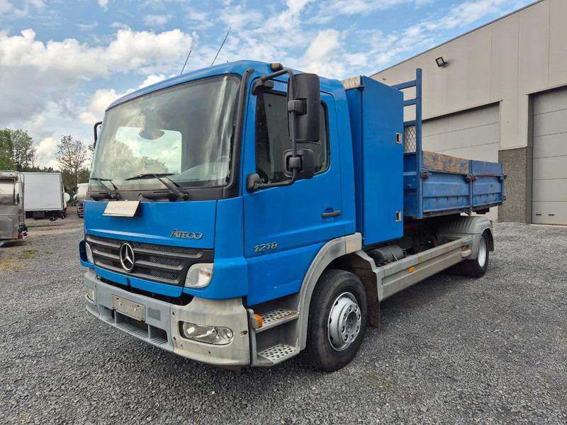 Mercedes-Benz Atego 1218 HOOK SYSTEM + CONTAINER INCLUDED (!) - Camión multibasculante: foto 1 Mercedes-Benz Atego 1218 HOOK SYSTEM + CONTAINER INCLUDED (!) - Camión multibasculante: foto 1