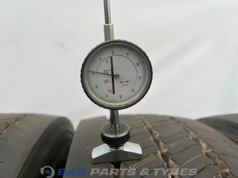 Continental Continental 245/70R17.5 HTR2+ 143/141 M+S 3PMSF gebruikte set - Neumático para Camión: foto 3 Continental Continental 245/70R17.5 HTR2+ 143/141 M+S 3PMSF gebruikte set - Neumático para Camión: foto 3