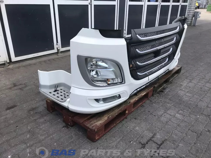 DAF XF106 Bumper DAF 2033875 - Parachoques para Camión: foto 3 DAF XF106 Bumper DAF 2033875 - Parachoques para Camión: foto 3