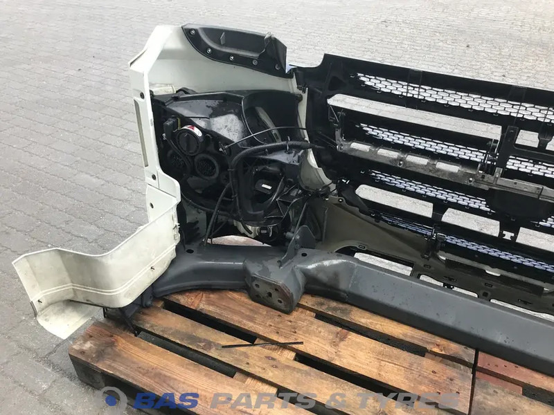 DAF XF106 Bumper DAF 2033875 - Parachoques para Camión: foto 4 DAF XF106 Bumper DAF 2033875 - Parachoques para Camión: foto 4