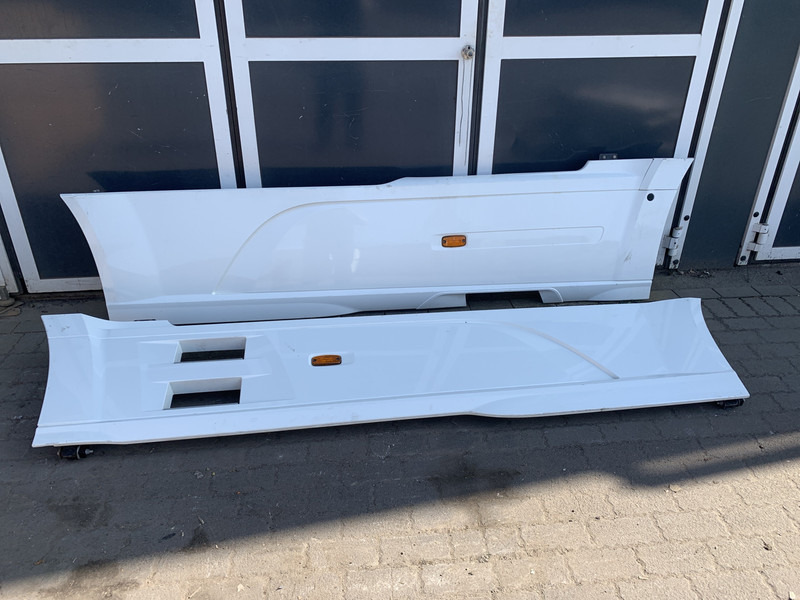 DAF XF106 Sideskirt Set DAF 1903109 - Carrocería y exterior para Camión: foto 1 DAF XF106 Sideskirt Set DAF 1903109 - Carrocería y exterior para Camión: foto 1