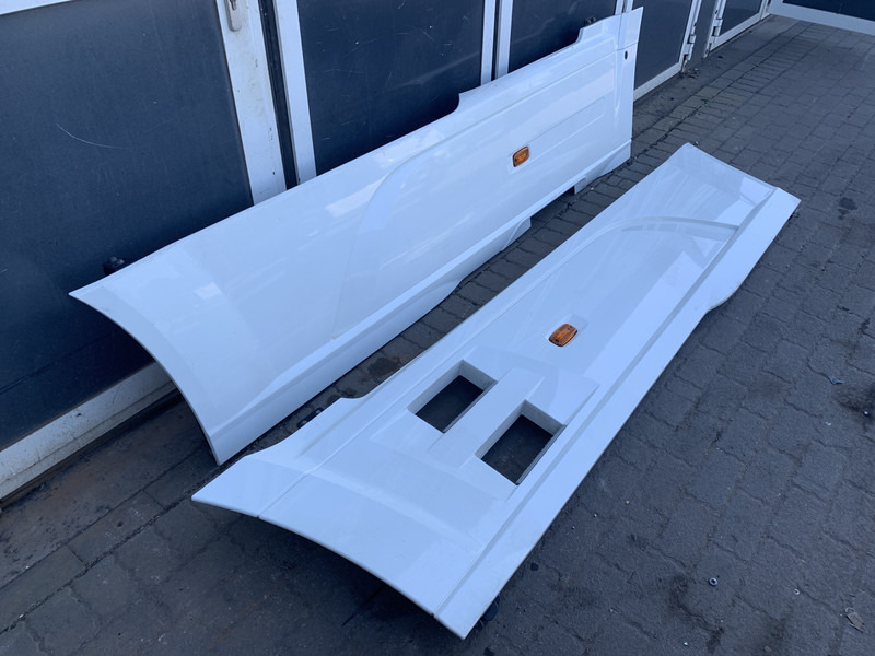 DAF XF106 Sideskirt Set DAF 1903109 - Carrocería y exterior para Camión: foto 2 DAF XF106 Sideskirt Set DAF 1903109 - Carrocería y exterior para Camión: foto 2