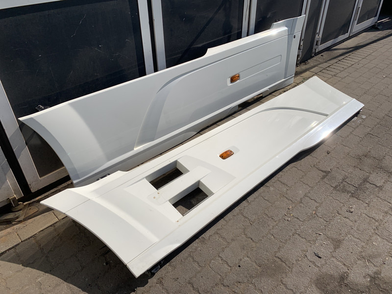 DAF XF106 Sideskirt Set DAF 1903109 - Carrocería y exterior para Camión: foto 2 DAF XF106 Sideskirt Set DAF 1903109 - Carrocería y exterior para Camión: foto 2