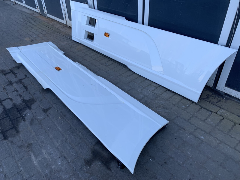 DAF XF106 Sideskirt Set DAF 1903109 - Carrocería y exterior para Camión: foto 2 DAF XF106 Sideskirt Set DAF 1903109 - Carrocería y exterior para Camión: foto 2