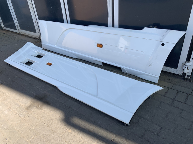 DAF XF106 Sideskirt Set DAF 1903109 - Carrocería y exterior para Camión: foto 3 DAF XF106 Sideskirt Set DAF 1903109 - Carrocería y exterior para Camión: foto 3