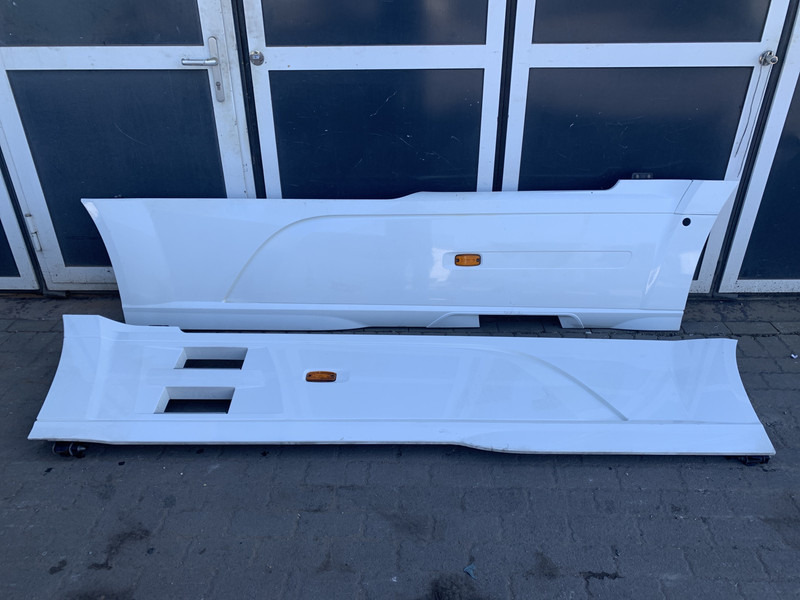 DAF XF106 Sideskirt Set DAF 1903109 - Carrocería y exterior para Camión: foto 1 DAF XF106 Sideskirt Set DAF 1903109 - Carrocería y exterior para Camión: foto 1