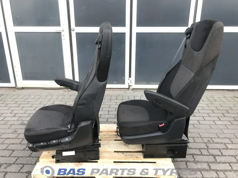 DAF XF106 Stoelen set DAF 1844340 - Asiento para Camión: foto 2 DAF XF106 Stoelen set DAF 1844340 - Asiento para Camión: foto 2