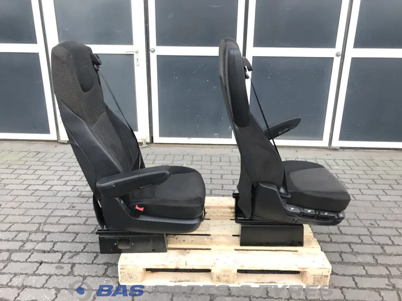 DAF XF106 Stoelen set DAF 1844340 - Asiento para Camión: foto 4 DAF XF106 Stoelen set DAF 1844340 - Asiento para Camión: foto 4