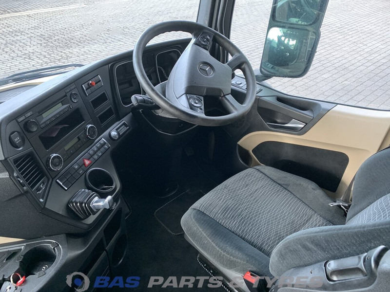Mercedes-Benz Actros MP4 Mercedes StreamSpace L-cab L2H2 A 000 600 01 01 - Cabina e interior para Camión: foto 5 Mercedes-Benz Actros MP4 Mercedes StreamSpace L-cab L2H2 A 000 600 01 01 - Cabina e interior para Camión: foto 5