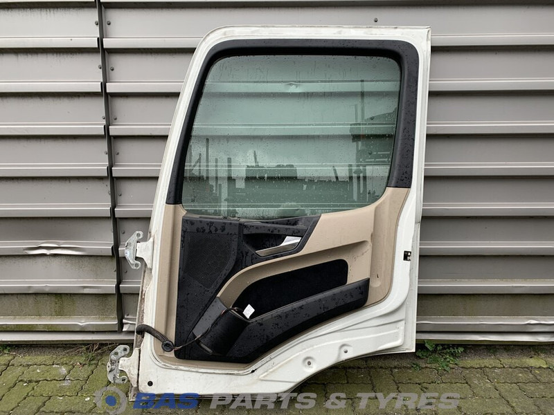 Mercedes-Benz Actros MP4 Portier Rechts Mercedes A 960 720 26 03 - Puerta y piezas para Camión: foto 2 Mercedes-Benz Actros MP4 Portier Rechts Mercedes A 960 720 26 03 - Puerta y piezas para Camión: foto 2