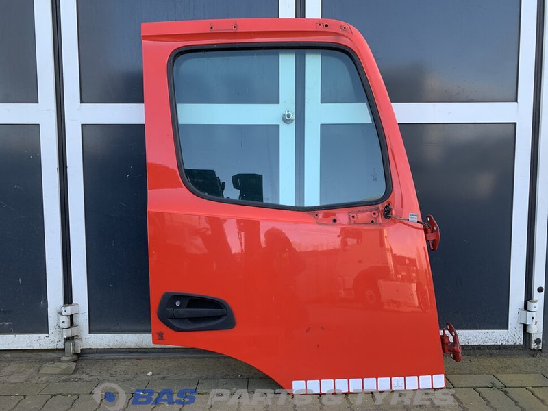 Mercedes-Benz Actros MP4 Portier Rechts Mercedes A 960 720 26 03 - Puerta y piezas para Camión: foto 1 Mercedes-Benz Actros MP4 Portier Rechts Mercedes A 960 720 26 03 - Puerta y piezas para Camión: foto 1