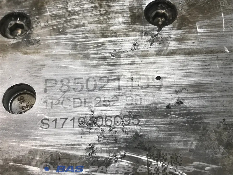 Volvo AdBlue pomp Volvo 21679299 - Piezas de recambio para Camión: foto 5 Volvo AdBlue pomp Volvo 21679299 - Piezas de recambio para Camión: foto 5