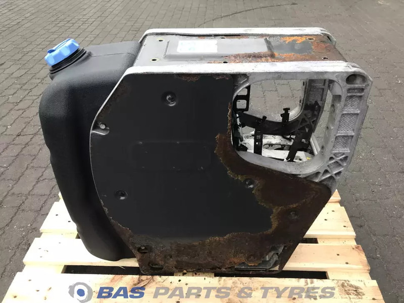 Volvo Volvo AdBlue tank 21219301 - Piezas de recambio para Camión: foto 2 Volvo Volvo AdBlue tank 21219301 - Piezas de recambio para Camión: foto 2