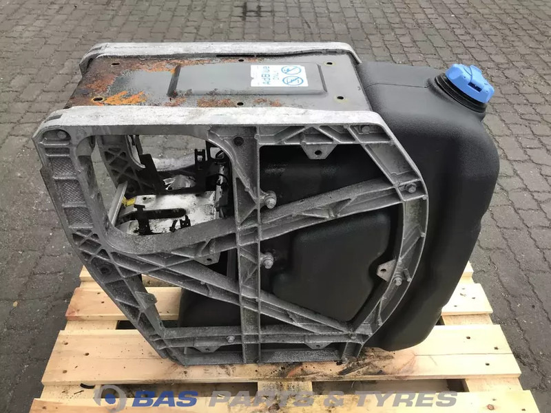 Volvo Volvo AdBlue tank 21219301 - Piezas de recambio para Camión: foto 4 Volvo Volvo AdBlue tank 21219301 - Piezas de recambio para Camión: foto 4