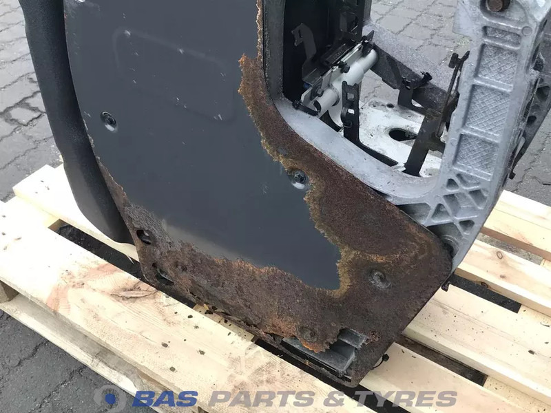 Volvo Volvo AdBlue tank 21219301 - Piezas de recambio para Camión: foto 5 Volvo Volvo AdBlue tank 21219301 - Piezas de recambio para Camión: foto 5