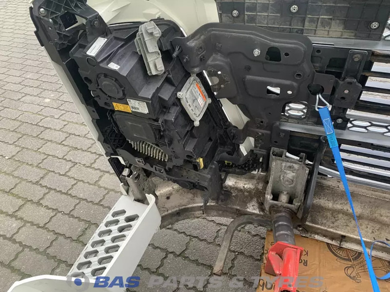 Volvo FH4 Bumper Volvo 82492251 - Parachoques para Camión: foto 4 Volvo FH4 Bumper Volvo 82492251 - Parachoques para Camión: foto 4