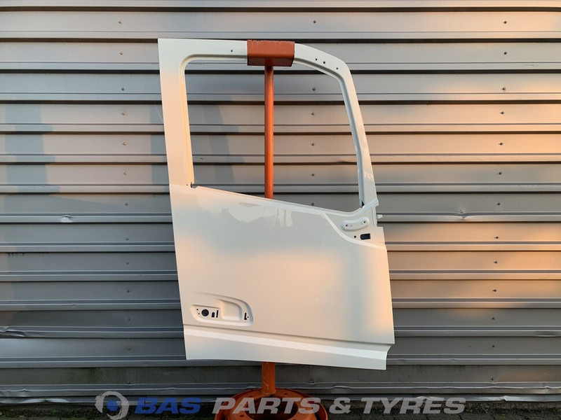 Volvo FH4 Portier Rechts Volvo 82183386 - Puerta y piezas para Camión: foto 1 Volvo FH4 Portier Rechts Volvo 82183386 - Puerta y piezas para Camión: foto 1