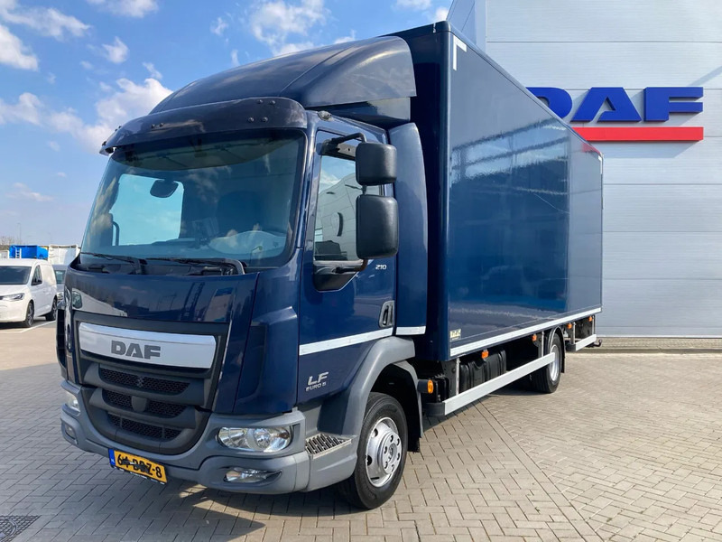 DAF LF 210 Day Cab, Plywood Box, Zijdeur, Laadklep - Camión caja cerrada: foto 1 DAF LF 210 Day Cab, Plywood Box, Zijdeur, Laadklep - Camión caja cerrada: foto 1