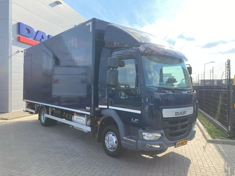 DAF LF 210 Day Cab, Plywood Box, Zijdeur, Laadklep - Camión caja cerrada: foto 3 DAF LF 210 Day Cab, Plywood Box, Zijdeur, Laadklep - Camión caja cerrada: foto 3