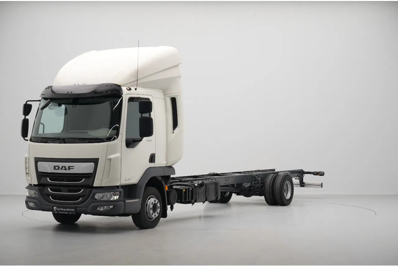 DAF LF 260 FA 12T CHASSIS SLEEPING CAB 610WB NEW - Camión chasis: foto 1 DAF LF 260 FA 12T CHASSIS SLEEPING CAB 610WB NEW - Camión chasis: foto 1