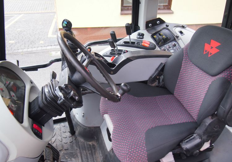 Leasing de  Ciągnik Massey Ferguson MF 6455 Dyna6 2013 Ciągnik rolniczy Massey Ferguson z Ładowaczem i TUZ-em Ciągnik Massey Ferguson MF 6455 Dyna6 2013 Ciągnik rolniczy Massey Ferguson z Ładowaczem i TUZ-em: foto 10