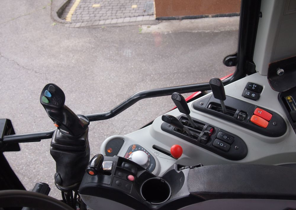 Leasing de  Ciągnik Massey Ferguson MF 6455 Dyna6 2013 Ciągnik rolniczy Massey Ferguson z Ładowaczem i TUZ-em Ciągnik Massey Ferguson MF 6455 Dyna6 2013 Ciągnik rolniczy Massey Ferguson z Ładowaczem i TUZ-em: foto 11