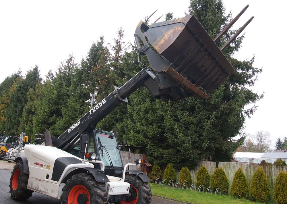 Ładowarka teleskopowa Bobcat T2556 2005 Ładowarka teleskopowa BOBCAT - Manipulador telescópico: foto 2 Ładowarka teleskopowa Bobcat T2556 2005 Ładowarka teleskopowa BOBCAT - Manipulador telescópico: foto 2