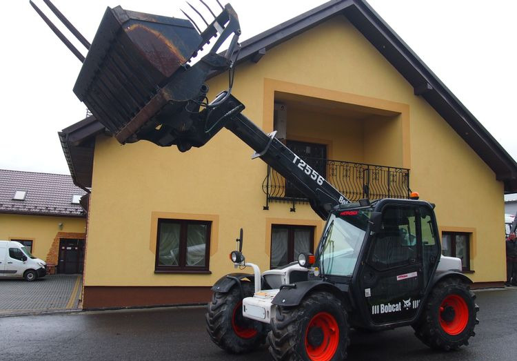 Ładowarka teleskopowa Bobcat T2556 2005 Ładowarka teleskopowa BOBCAT - Manipulador telescópico: foto 1 Ładowarka teleskopowa Bobcat T2556 2005 Ładowarka teleskopowa BOBCAT - Manipulador telescópico: foto 1