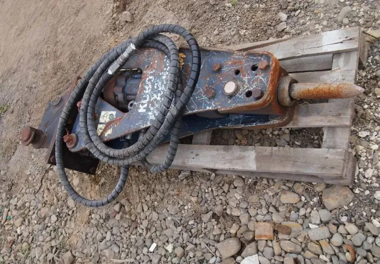 Młotek do kucia Kubota 2010 wyburzeniowy - Martillo hidráulico para Maquinaria de construcción: foto 1 Młotek do kucia Kubota 2010 wyburzeniowy - Martillo hidráulico para Maquinaria de construcción: foto 1