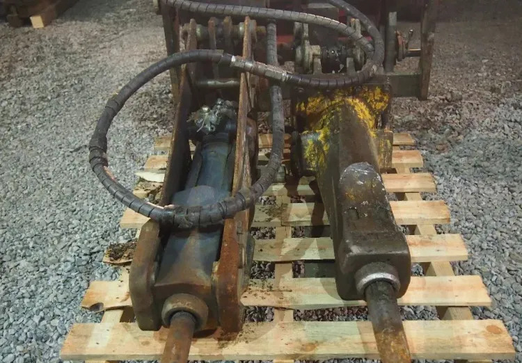 Młotek do kucia Kubota 2010 wyburzeniowy - Martillo hidráulico para Maquinaria de construcción: foto 2 Młotek do kucia Kubota 2010 wyburzeniowy - Martillo hidráulico para Maquinaria de construcción: foto 2