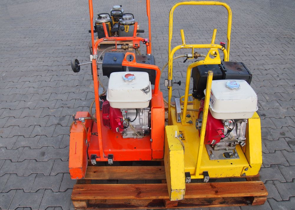 Piła do cięcia GOLZ FS 170 2006 PIŁA DO CIĘCIA asfaltu i betonu - Equipo de construcción: foto 1 Piła do cięcia GOLZ FS 170 2006 PIŁA DO CIĘCIA asfaltu i betonu - Equipo de construcción: foto 1