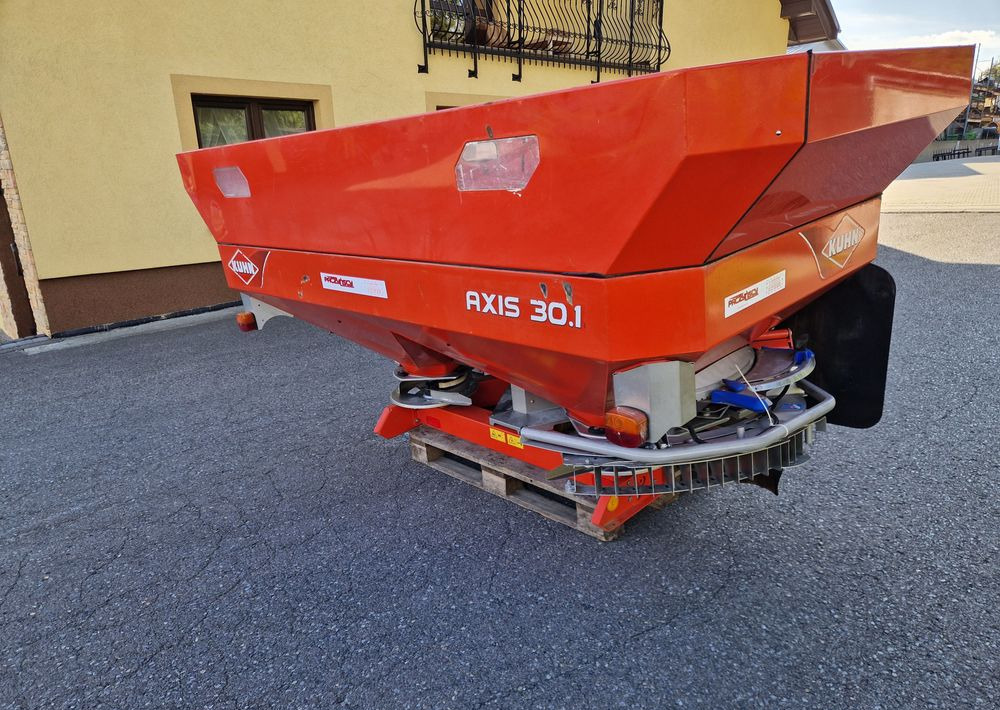 Rozsiewacz nawozów Kuhn AXIS 30,1 2008 Rozsiewacz KUHN RAUCH - Esparcidor de fertilizantes: foto 1 Rozsiewacz nawozów Kuhn AXIS 30,1 2008 Rozsiewacz KUHN RAUCH - Esparcidor de fertilizantes: foto 1