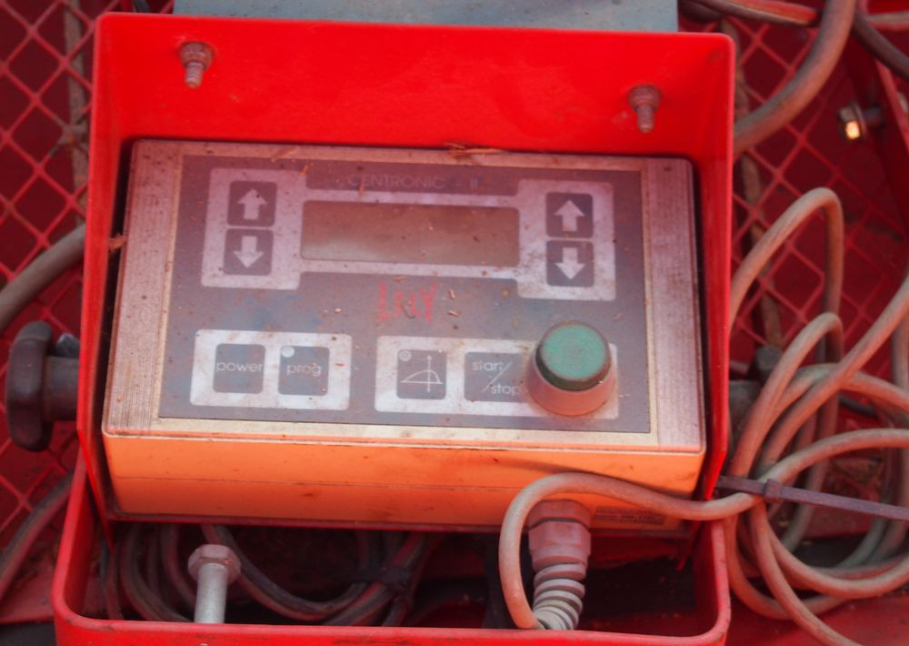 Rozsiewacz nawozów Lely 2 tony z wagą i komputerem wysiewającym - Esparcidor de fertilizantes: foto 3 Rozsiewacz nawozów Lely 2 tony z wagą i komputerem wysiewającym - Esparcidor de fertilizantes: foto 3