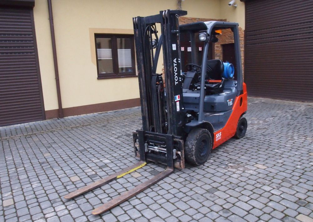 Wózek widłowy Toyota 8FGF15 2018 TRIPLEX system SAS (blokowanie tylnej osi) - Carretilla elevadora de gas: foto 2 Wózek widłowy Toyota 8FGF15 2018 TRIPLEX system SAS (blokowanie tylnej osi) - Carretilla elevadora de gas: foto 2