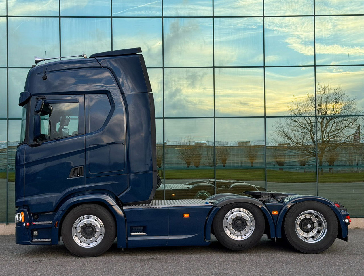 Scania S500 6X2 Highline Full AIR 2x Tanks NEW Condition NL Truck - Cabeza tractora: foto 2 Scania S500 6X2 Highline Full AIR 2x Tanks NEW Condition NL Truck - Cabeza tractora: foto 2