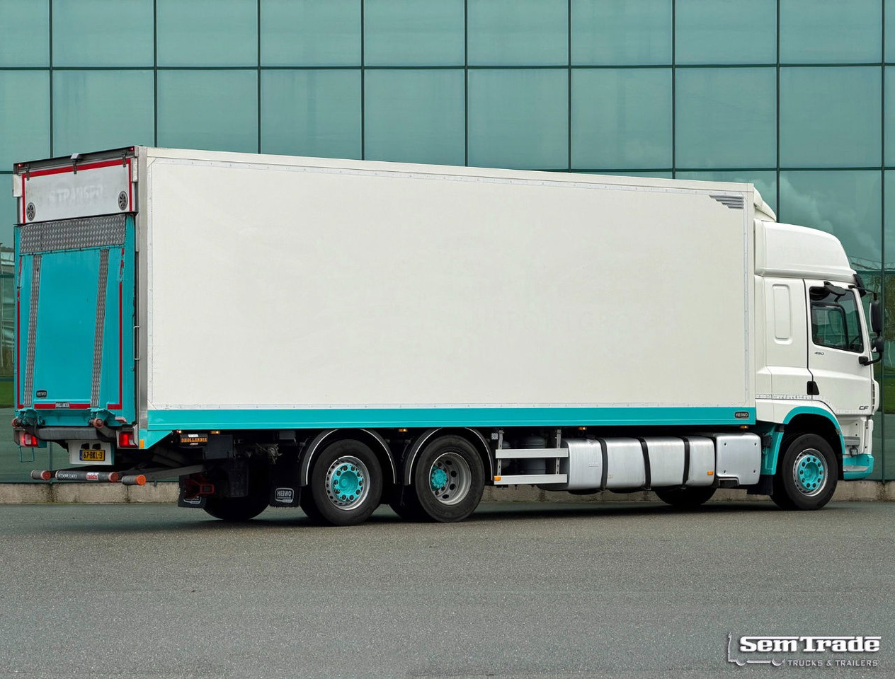 DAF CF 450 SC Heiwo Isolated BOX 875 x 250 x 275 INS. Carrier Cooling 340.000 KM Tail Lift Super Condition NEW APK - TUV - Camión frigorífico: foto 4 DAF CF 450 SC Heiwo Isolated BOX 875 x 250 x 275 INS. Carrier Cooling 340.000 KM Tail Lift Super Condition NEW APK - TUV - Camión frigorífico: foto 4