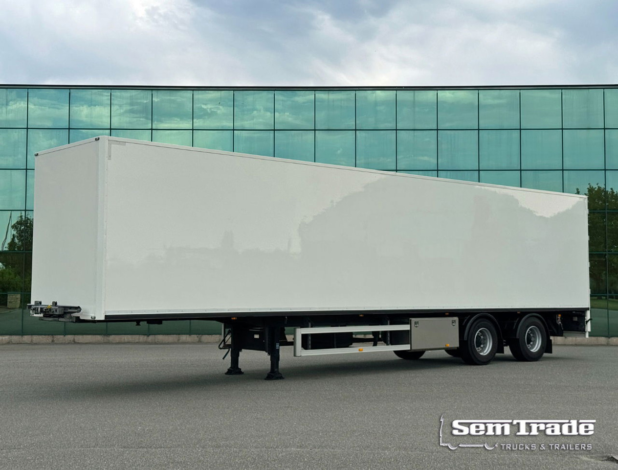 FAG 2 AS Burgers BAK Geisoleerd Gegalvaniseerd Chassis ZO Goed ALS Nieuw Direct Leverbaar 1325 x 244 x 267 CM Inwendig - Semirremolque caja cerrada: foto 1 FAG 2 AS Burgers BAK Geisoleerd Gegalvaniseerd Chassis ZO Goed ALS Nieuw Direct Leverbaar 1325 x 244 x 267 CM Inwendig - Semirremolque caja cerrada: foto 1