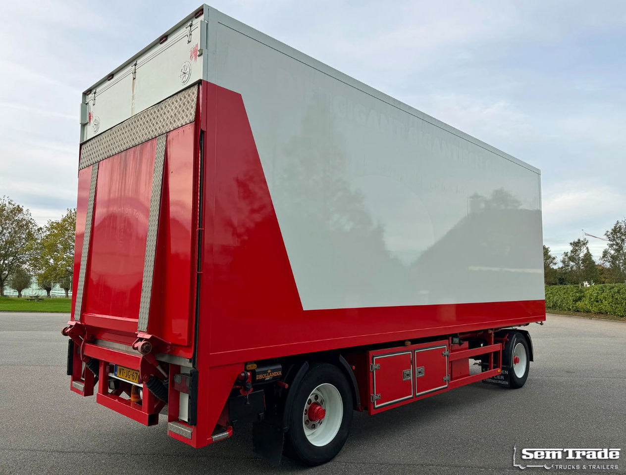 Heiwo Chassis + Isolated BOX 770x250x270 Inside Tail Lift Super Condition - Remolque caja cerrada: foto 4 Heiwo Chassis + Isolated BOX 770x250x270 Inside Tail Lift Super Condition - Remolque caja cerrada: foto 4