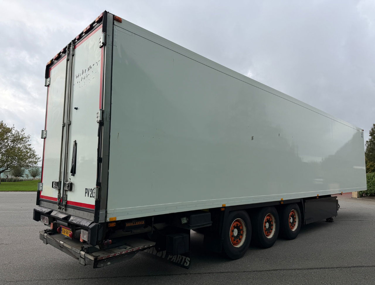 Krone SD Thermo King SLXe Spectrum BI Temp Flower Wide 270 CM High 2.000 KG Lift Disc Brakes NL Trailer - Semirremolque frigorífico: foto 5 Krone SD Thermo King SLXe Spectrum BI Temp Flower Wide 270 CM High 2.000 KG Lift Disc Brakes NL Trailer - Semirremolque frigorífico: foto 5