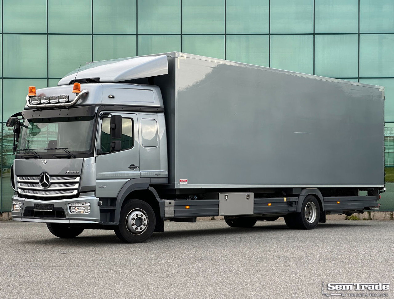 Mercedes-Benz Atego 1221 Euro 6 Isolated BOX + Heater Side Door Tail Lift 336.00 - Camión caja cerrada: foto 1 Mercedes-Benz Atego 1221 Euro 6 Isolated BOX + Heater Side Door Tail Lift 336.00 - Camión caja cerrada: foto 1