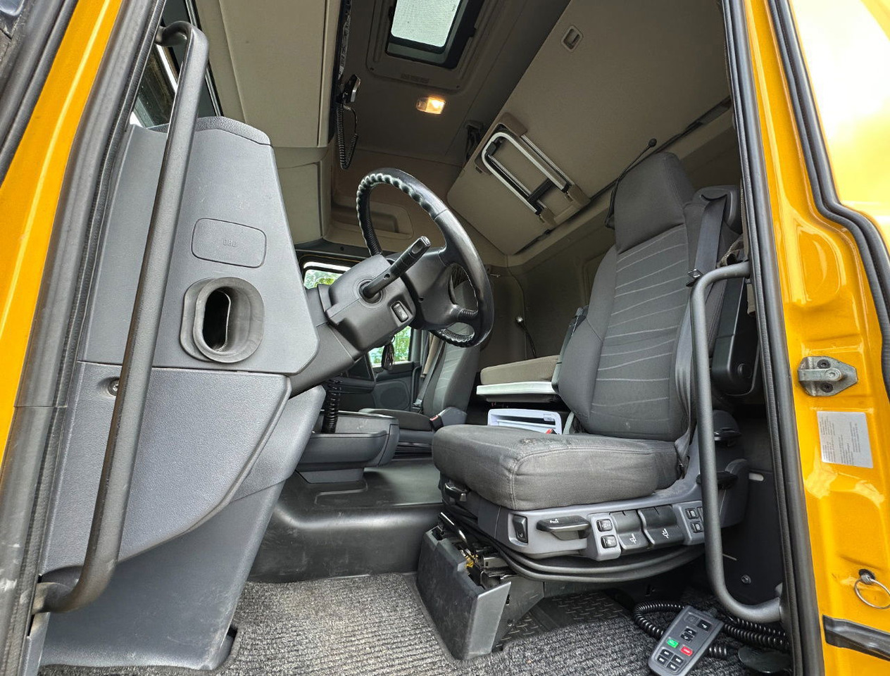 Camión frigorífico Scania R450 Retarder TRS Cooling Heiwo Isolated Boxes Tail Lift NL-Combi: foto 21 Camión frigorífico Scania R450 Retarder TRS Cooling Heiwo Isolated Boxes Tail Lift NL-Combi: foto 21