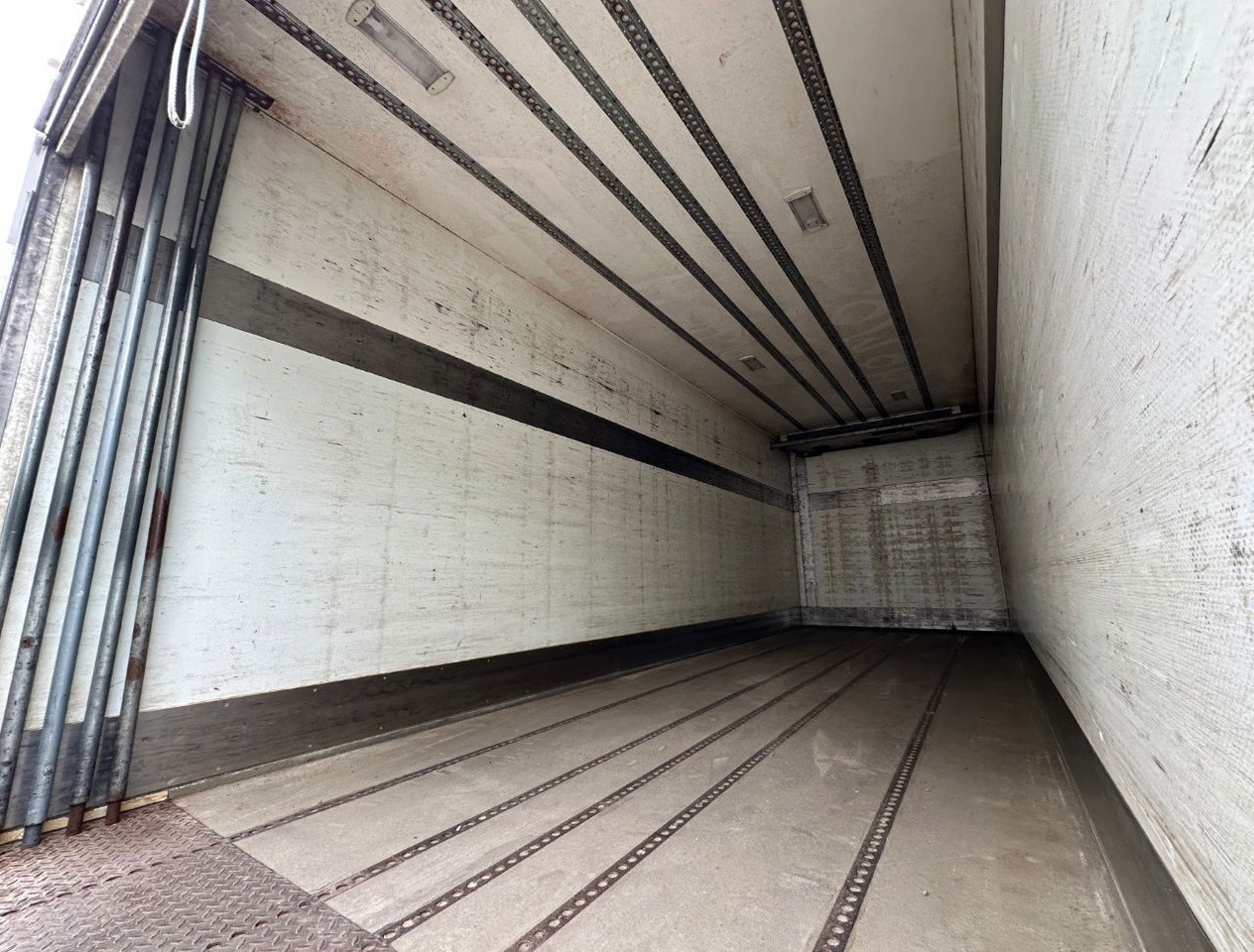 Camión frigorífico Scania R450 Retarder TRS Cooling Heiwo Isolated Boxes Tail Lift NL-Combi: foto 10 Camión frigorífico Scania R450 Retarder TRS Cooling Heiwo Isolated Boxes Tail Lift NL-Combi: foto 10