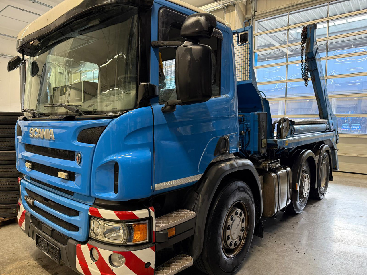 SCANIA P450 6x2 + AK16N TC - Camión portacontenedor de cadenas: foto 1 SCANIA P450 6x2 + AK16N TC - Camión portacontenedor de cadenas: foto 1